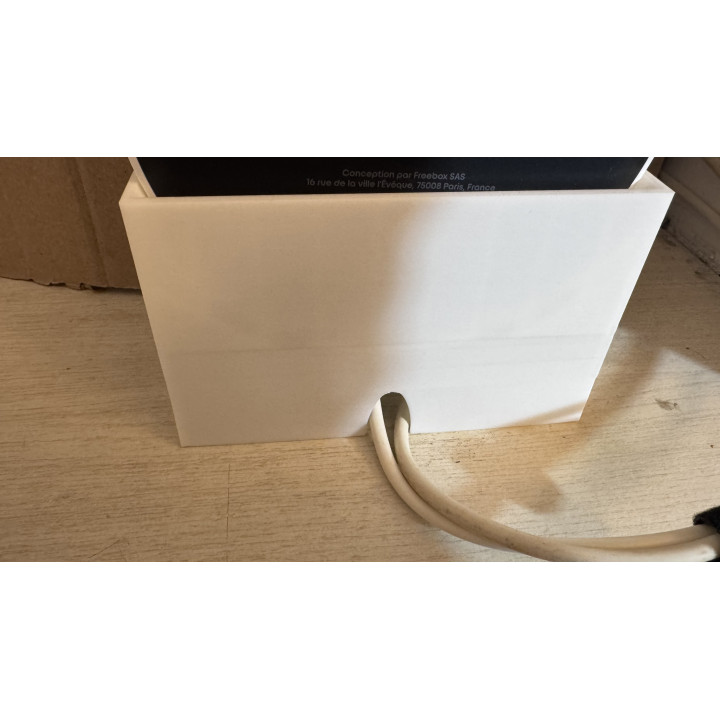 Support Posé pour Freebox Wifi - Présentoir Vertical